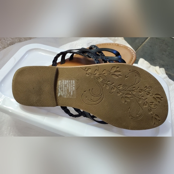 Flat slip on sandels - Picture 3 of 3